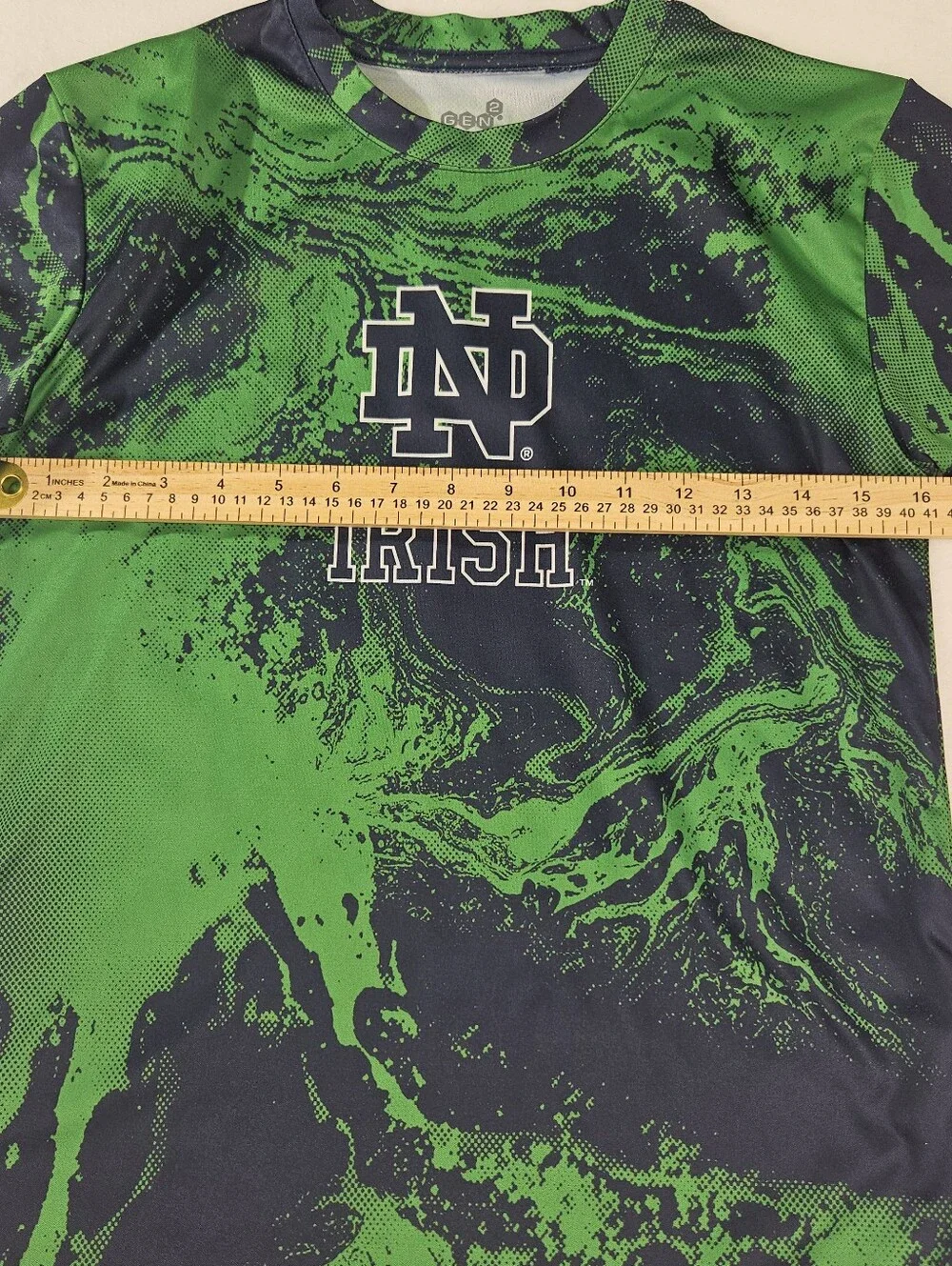 Gen2 Notre Dame Fighting Irish Boys 10-12 Green & Navy Marbled Athletic T-Shirt